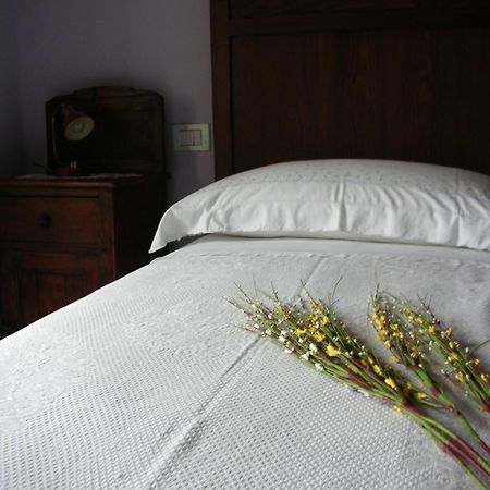 Poggio Dei Prugnoli Bed & Breakfast Tavoleto Room photo