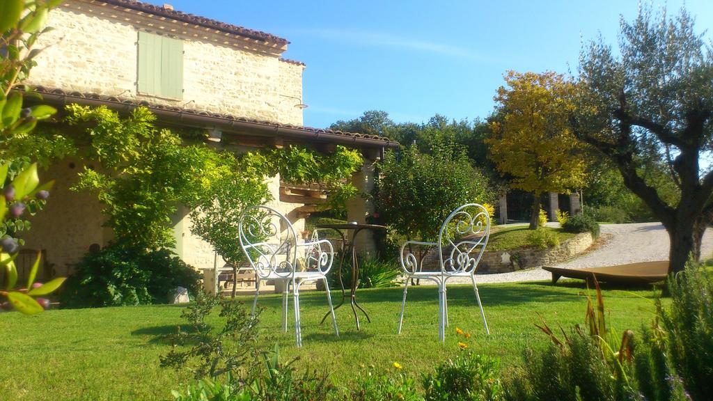 Poggio Dei Prugnoli Bed & Breakfast Tavoleto Exterior photo