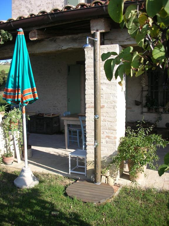 Poggio Dei Prugnoli Bed & Breakfast Tavoleto Exterior photo