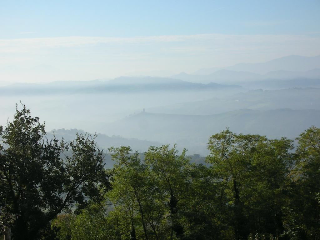 Poggio Dei Prugnoli Bed & Breakfast Tavoleto Exterior photo